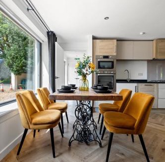 Houston House | Peterswell Holiday Cottage