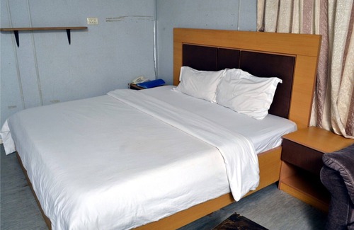 Calabar Cabin | Petesville Hotel Calabar