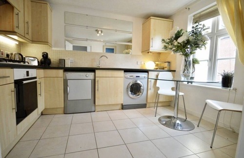 Solihull House | PetFriendly Haven.Parking,WiFi,Solihull:HS2,NEC,Airport. Cosy Retreat.Long Stays