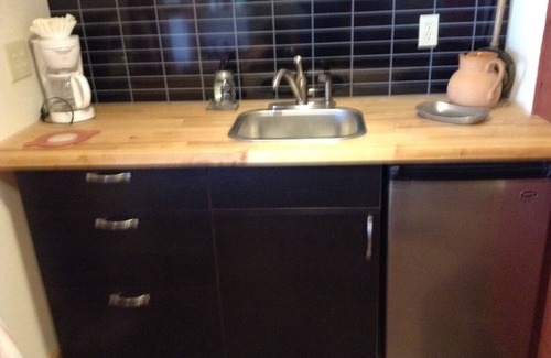 Cedar Glen Apartment | PETFRIENDLY, ROMANTIC , STUDIO WITH INCREDIBLE LAKEVIEW, PRIVATE - CLOSE TO ALL