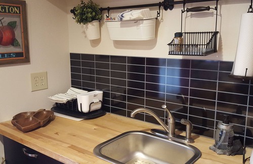 Cedar Glen Apartment | PETFRIENDLY, ROMANTIC , STUDIO WITH INCREDIBLE LAKEVIEW, PRIVATE - CLOSE TO ALL