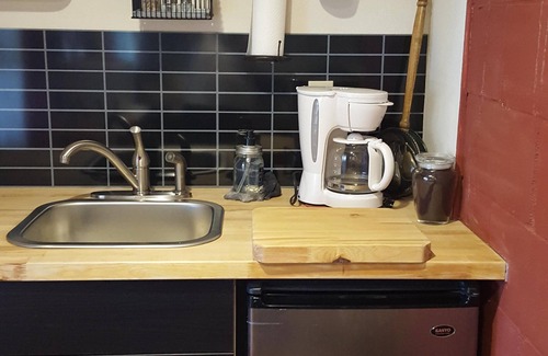 Cedar Glen Apartment | PETFRIENDLY, ROMANTIC , STUDIO WITH INCREDIBLE LAKEVIEW, PRIVATE - CLOSE TO ALL