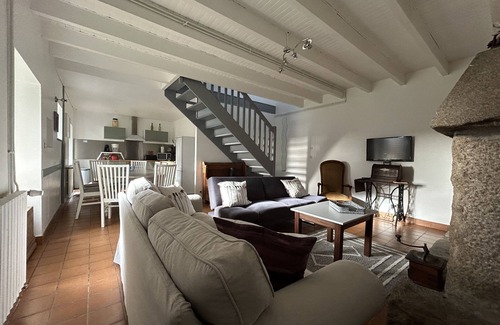 Plouneour-Trez House | Petite Maison en Pierres Entre Terre et mer