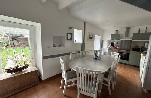 Plouneour-Trez House | Petite Maison en Pierres Entre Terre et mer