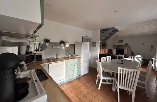 Plouneour-Trez House | Petite Maison en Pierres Entre Terre et mer