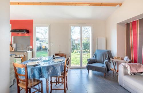 Saint-Georges-de-Pointindoux House | Petite maison à la campagne