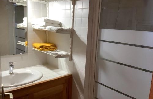 La Condamine-Chatelard Ski Chalet | Petit chalet cosy a saint-Anne 04