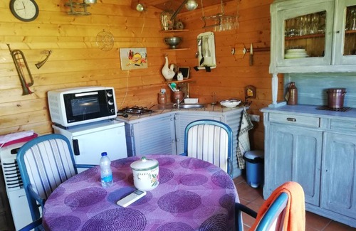 Molesme Ski Chalet | petit chalet dans verger et village Historique