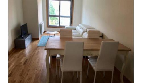 Poio Apartment | Petit con piscina