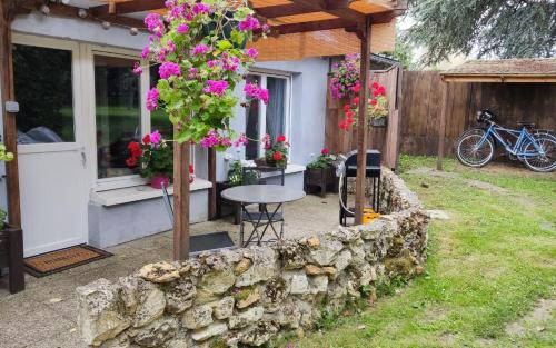 Saint-Pierre-la-Garenne House | Petit cottage