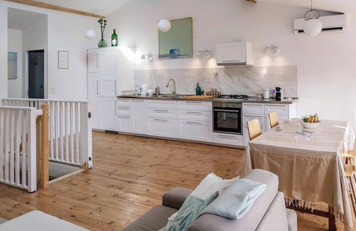Blasimon Cottage | Petit Est Eco Cottage in large private garden near Saint-Émilion