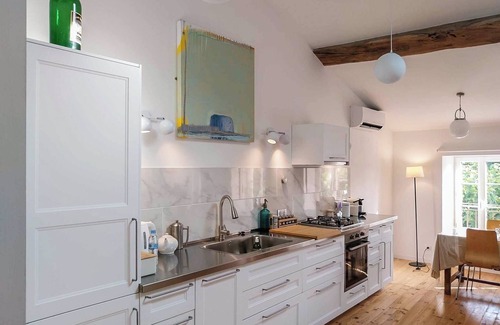 Blasimon Cottage | Petit Est Eco Cottage in large private garden near Saint-Émilion