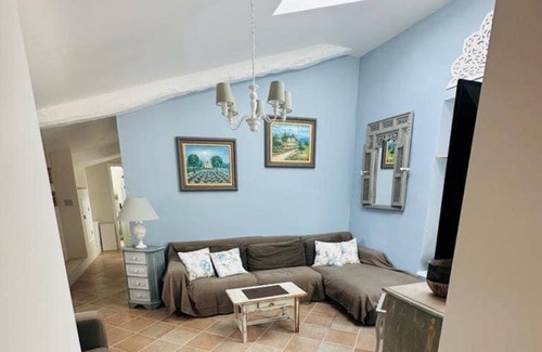 Grasse House | Petit Gîte 4/5 Personnes Avec Accès Piscine Partagée