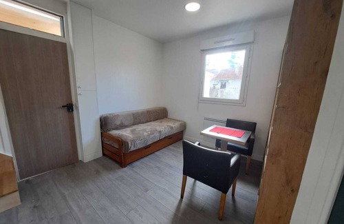 Aulnay-sous-Bois House | Petit Maison Proche de Laéroport et Transports. Animaux Acceptés