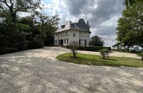 Montceaux-les-Meaux Villa | Petit Manoir à 20 min de Disneyland Paris