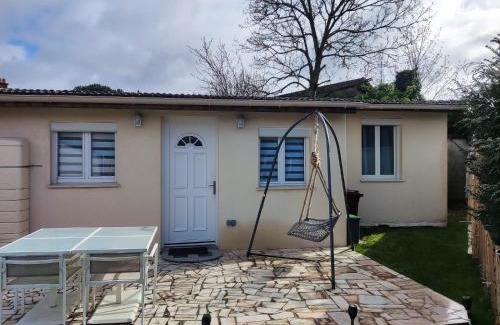 Vaires-sur-Marne House | Petit nid douillet dans un cocon de verdure