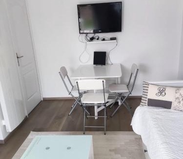 Vaires-sur-Marne House | Petit nid douillet dans un cocon de verdure