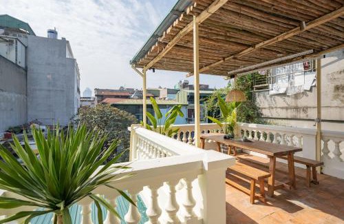 Lang Ha Apartment | PETIT PALAIS Residences-Coffee Shop 247-Laundry Included