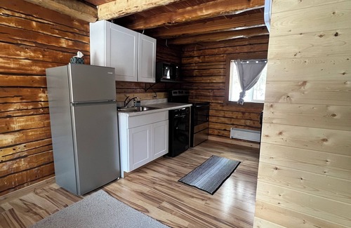 Fishhook Cabin | Petite Cabin With Ladder Loft