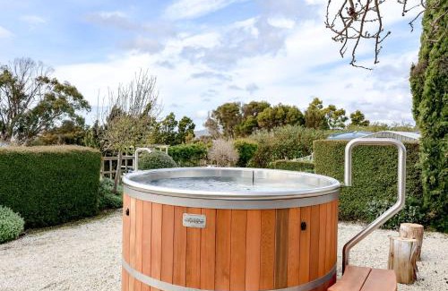 Clarence Point House | Petite Chateau Waterfront chateau with Hot Tub