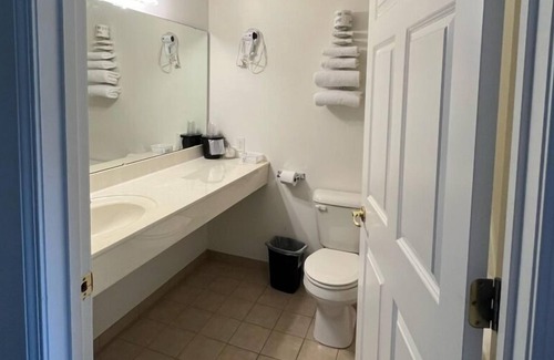 Red Bud Bed & Breakfast | Petite Double Queen Suite with Free Breakfast!