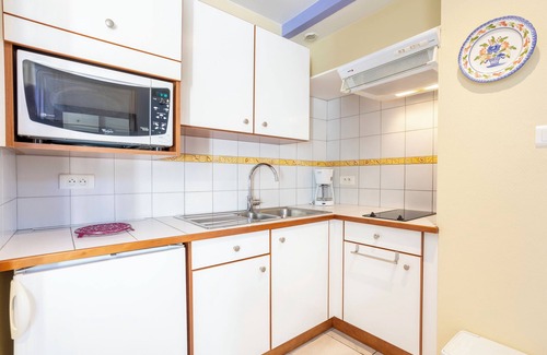 Mahalon Cottage | Petite house 'Glycine, Kerantum' with shared garden and Wi-Fi