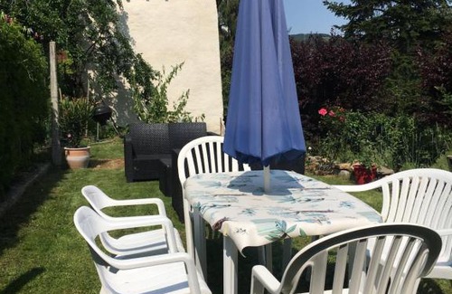 Le Malzieu-Ville Apartment | Petite maison avec jardin privé