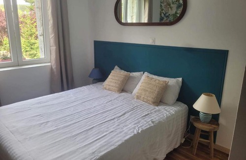 Le Malzieu-Ville Apartment | Petite maison avec jardin privé