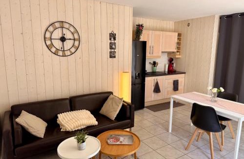 Auxonne Apartment | Petite Maison Cosy