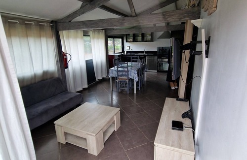 Quesmy House | Petite Maison Dépendance du Château de Quesmy Tout Confort Grands Espaces