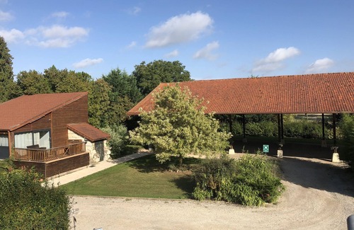 Quesmy House | Petite Maison Dépendance du Château de Quesmy Tout Confort Grands Espaces