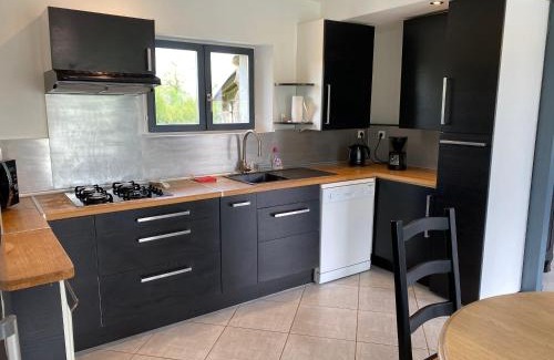 La Pellerine House | Petite maison dans la prairie