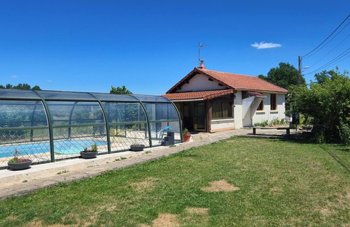 Flayat House | Petite Maison de Campagne Avec Piscine Couverte et Chauffée