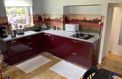 Plourin House | Petite Maison en Pierre Dans un Grand Jardin Fleuri