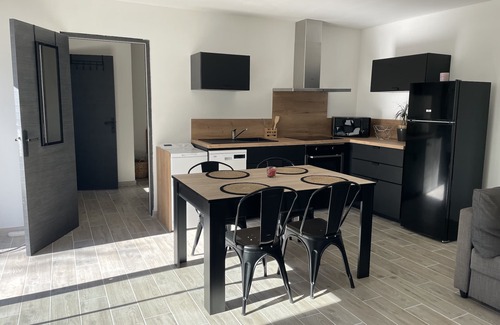 Orange House | Petite Maison Individuelle de 40m2 Avec Jardin de 50 m2 Sans vis à vis