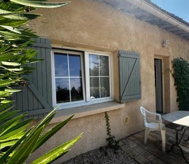 Bologne House | Petite maison mitoyenne, clim, rénovée, calme