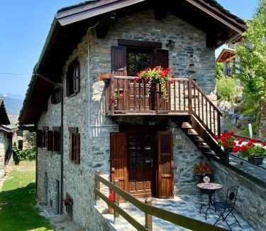 Fenis House | Petite Maison Tillier