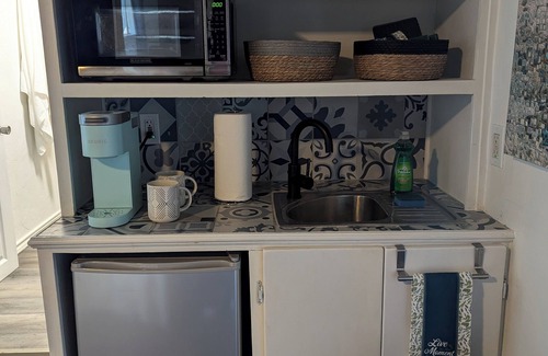 Potosi House | Petite Retreat - Pet Friendly for 1 Pet Only