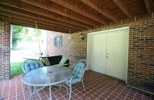 Englewood Apartment | Petite Retreat with Kitchenette and Private Entrance