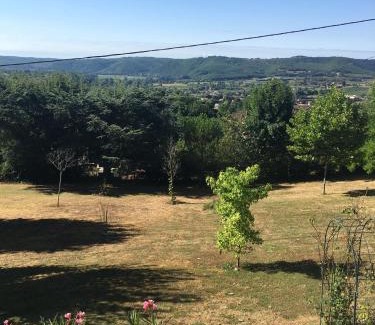 Puy-l'Eveque Apartment | Petite Vue Vert