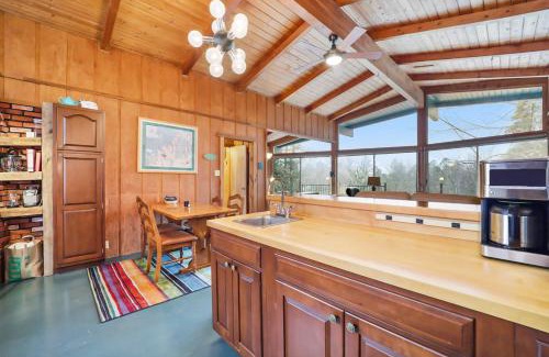 Bellaire House | Petoskey Stone Lodge