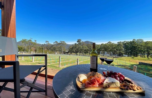 Broke Apartment | Petra @ Cael's Gate - Stylish studio at Cael's Gate Wines