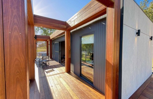 Broke Apartment | Petra @ Cael's Gate - Stylish studio at Cael's Gate Wines
