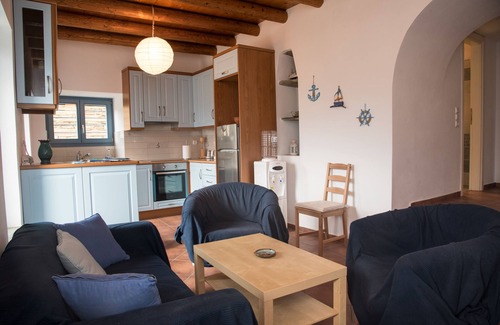 Ormos Isternion House | Petra Traditional House