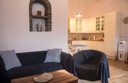 Ormos Korthiou Apartment | Petra Traditional House 1