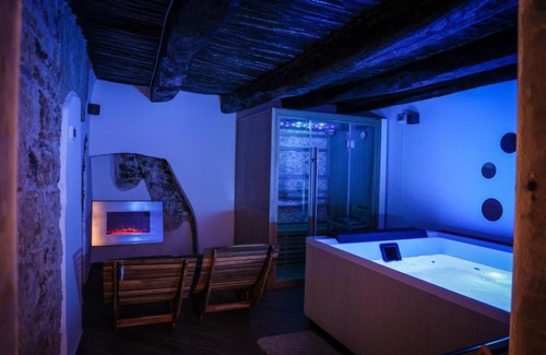 Historical Downtown Salerno Apartment | PETRAMARE Charming House