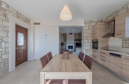 Kastri Villa | Petrina 3 waterfront villa, south Heraklion near taverns