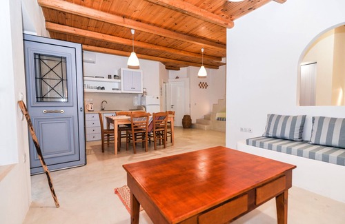 Minoa Pediada House | Petrino Beach house - a few steps from the sea away from crowds