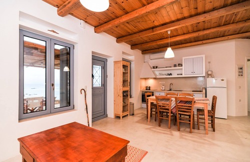 Minoa Pediada House | Petrino Beach house - a few steps from the sea away from crowds