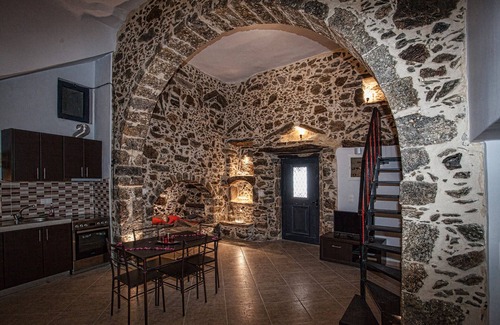 Kerames House | Petrino paradosiako